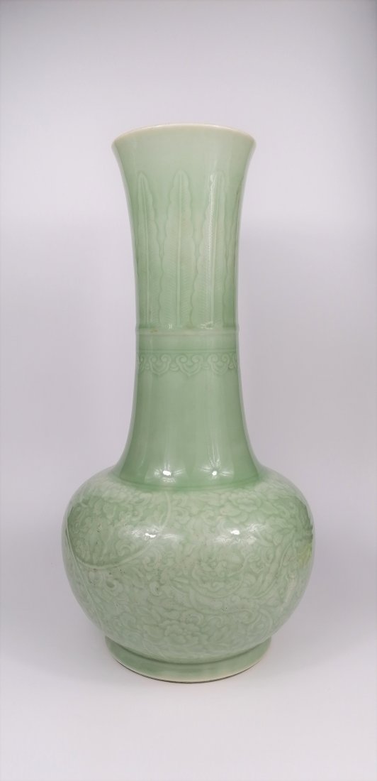 A Large Chinese Long neck celadon vase (1 of 11)