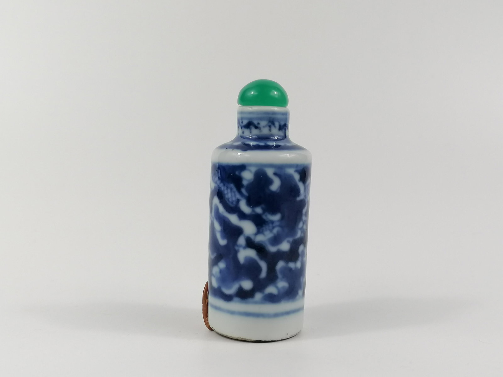 A Chinese blue and white snuff bottle (1 of 6)