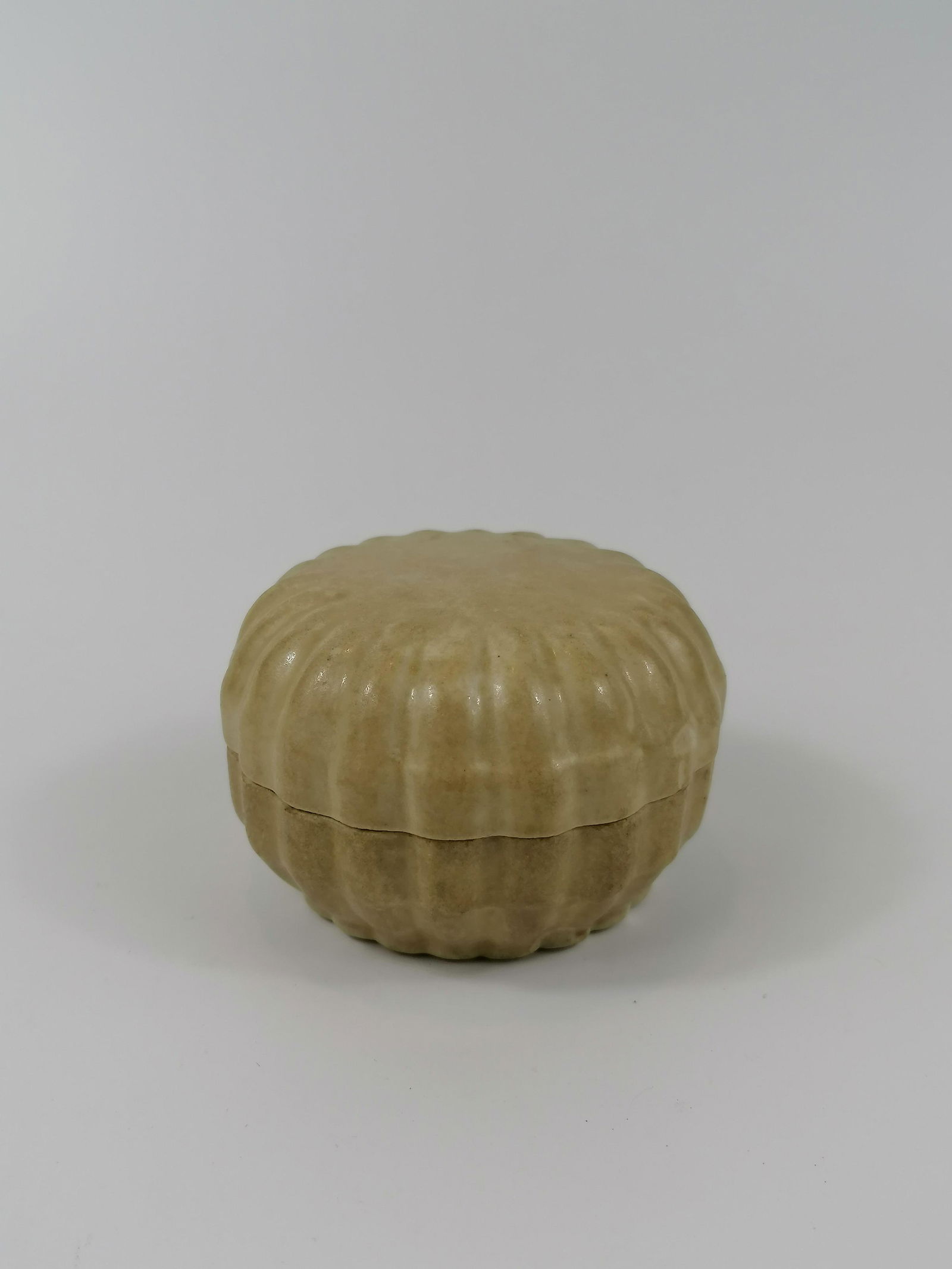 A Chinese ivory-white glazed porcelain box (1 of 8)