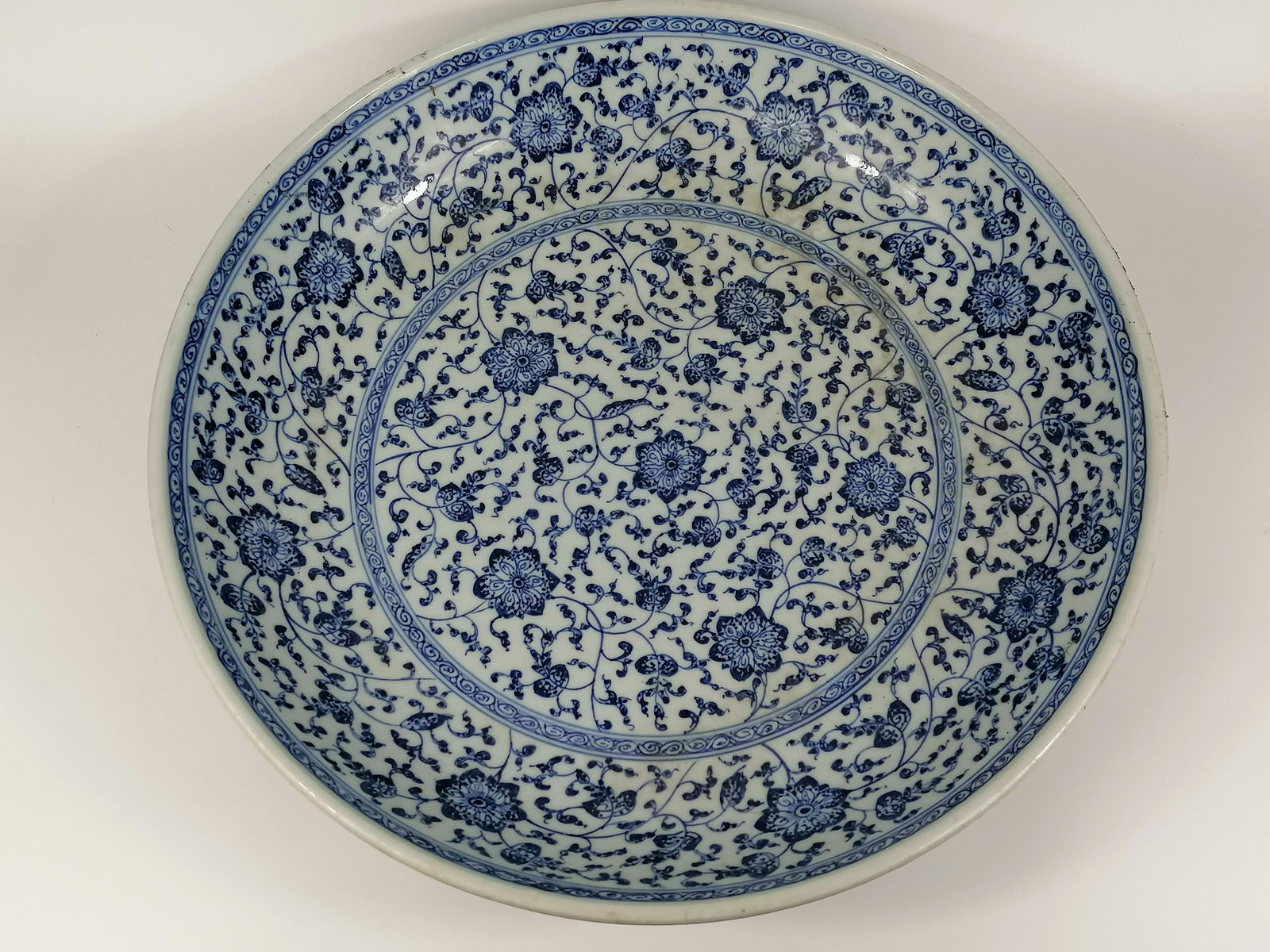 A MING STYLE BLUE AND WHITE DISH (1 of 12)