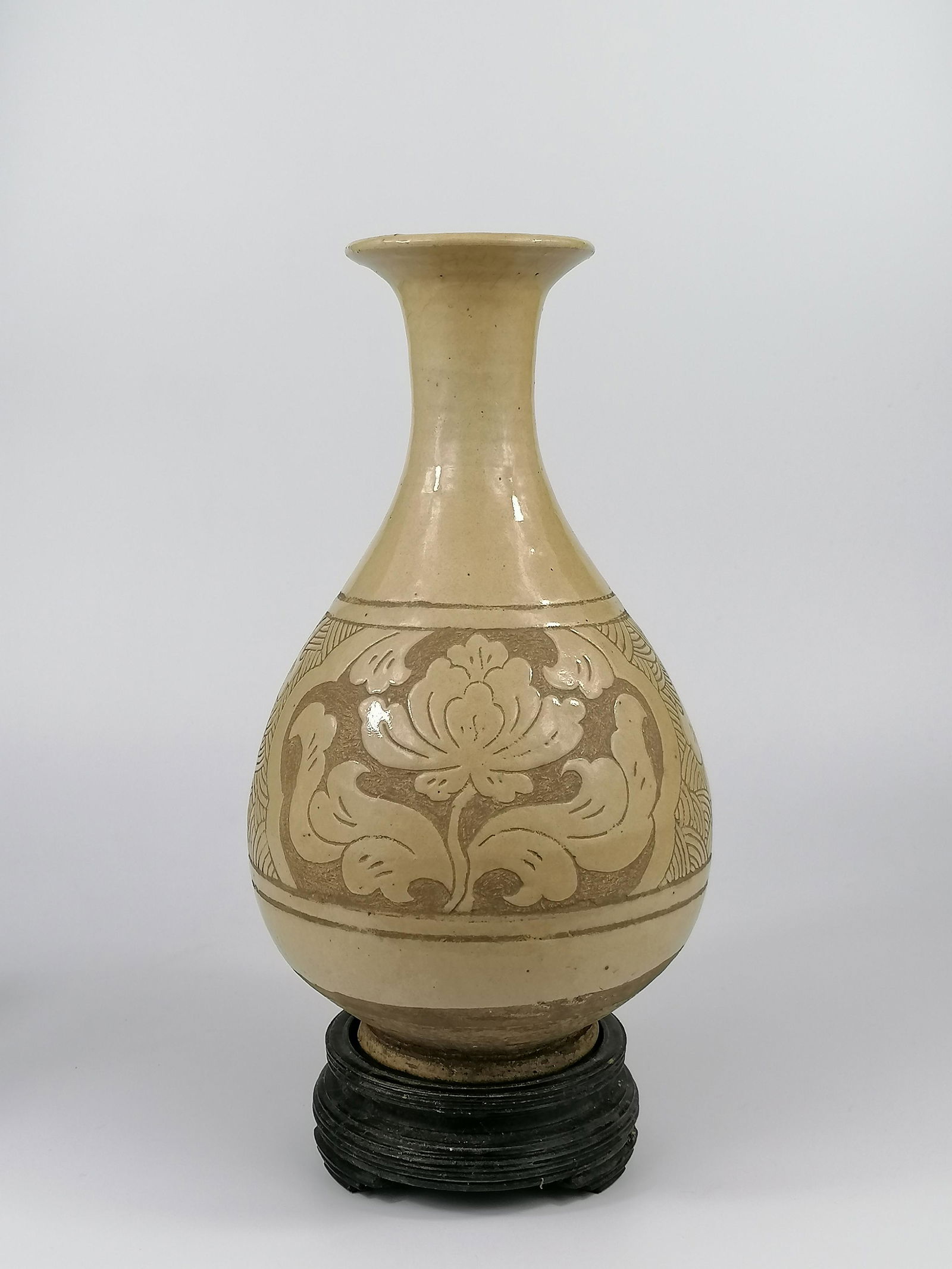 A Chinese Cizhou Kiln white glaze flower Yuhuchun Vase (1 of 8)