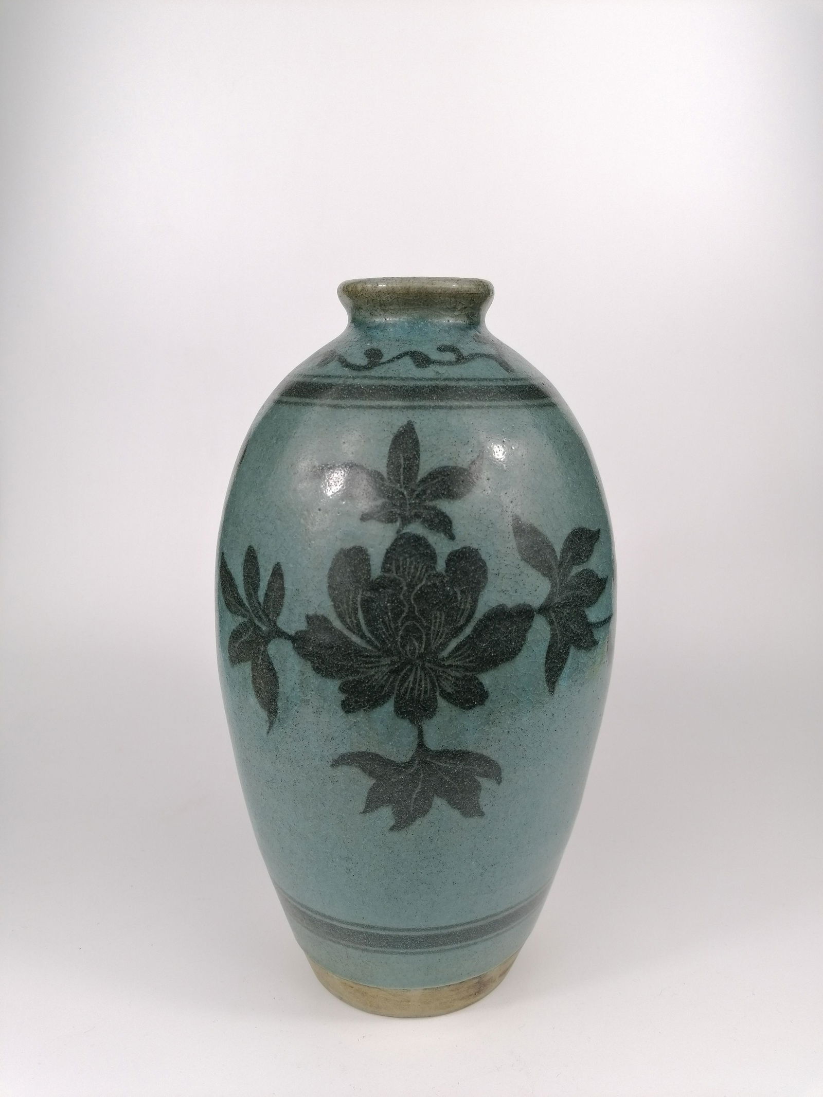 A Chinese blue glazed Meiping vase (1 of 7)
