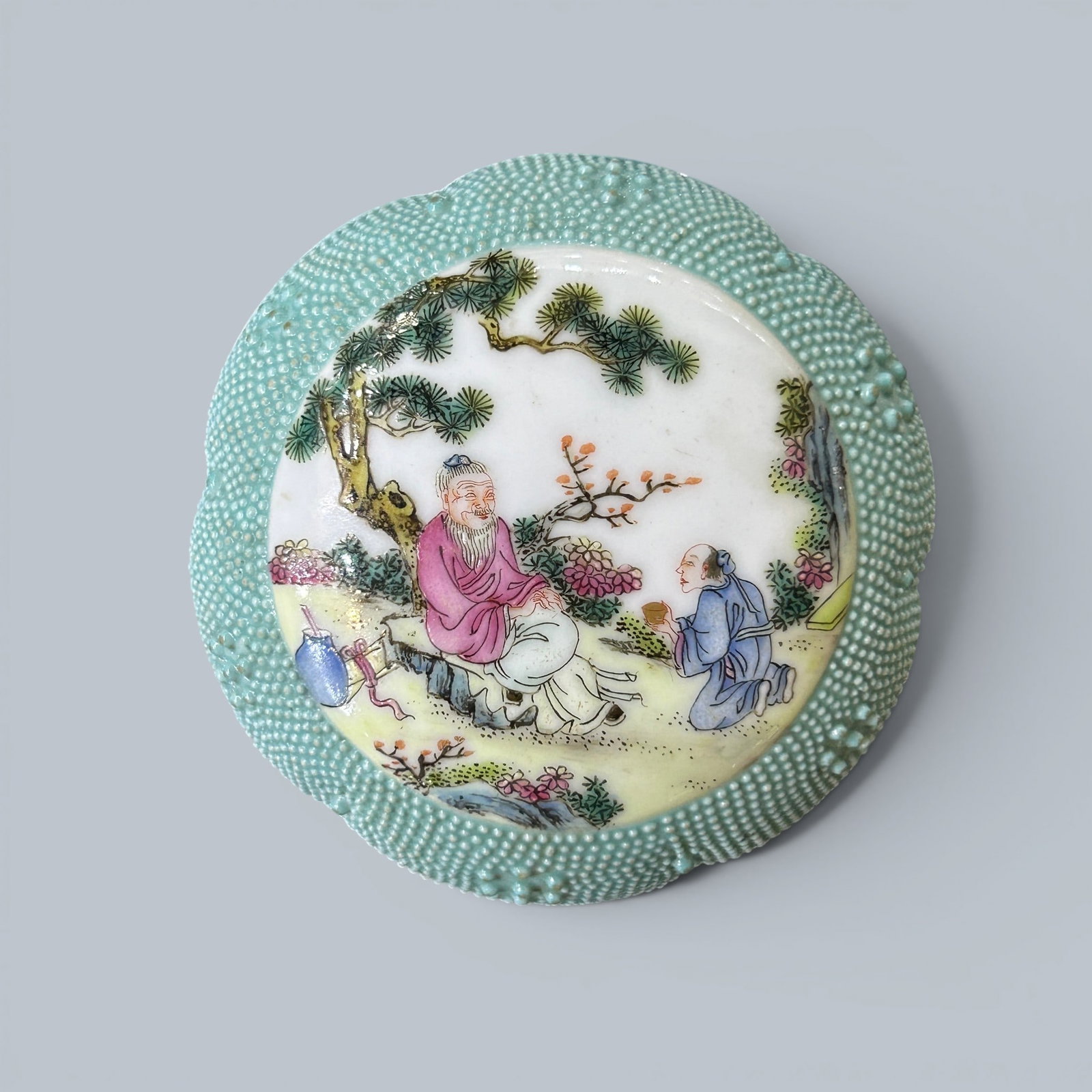 Chinese Art, A Turquoise-Ground Famille Rose Covered Box Decorated with Figures, 18th Century, Qing: Chinese Art, A Turquoise-Ground Famille Rose Covered Box Decorated with Figures, 18th Century, Qing Dynasty, Height 4 cm, Diameter 7.1 cm Condition Report:good condition, no issues