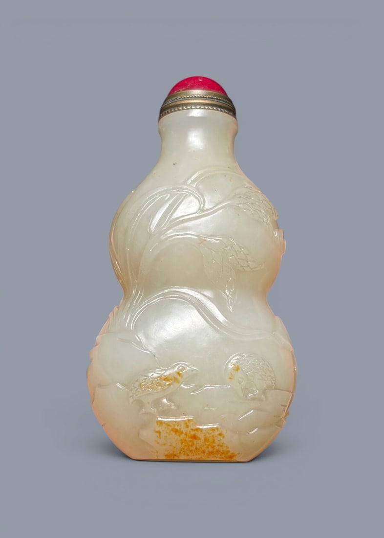 Chinese Art, A White Jade Double-Gourd Snuff Bottle Decorated with Quails, 18th Century, Qing: Chinese Art, A White Jade Double-Gourd Snuff Bottle Decorated with Quails, 18th Century, Qing Dynasty, Height 7.8 cm, Length 4 cm, Width 2.8 cm