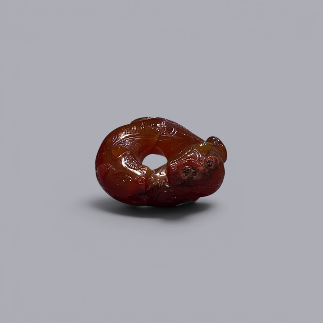 Chinese Art, A Agate Dragon Figure, 3rd Century BC?C-3rd Century AD, Han Dynasty: Chinese Art, A Agate Dragon Figure, 3rd Century BC-3rd Century AD, Han Dynasty, Length 3.2 cm, Width 2.3 cm .