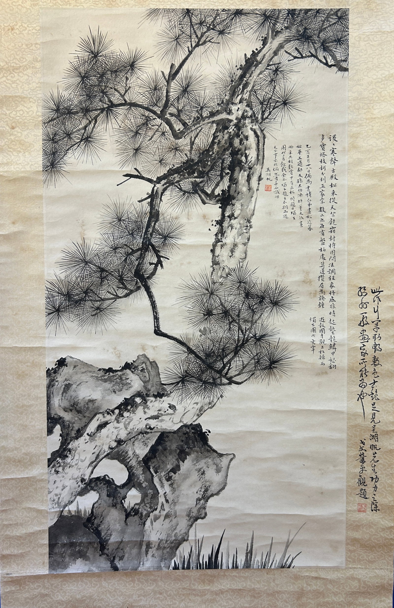 Chinese Art, A Chinese Painting Signed Wu Hufan, 20th Century, Modern Period: Chinese Art, A Chinese Painting Signed Wu Hufan, 20th Century, Modern Period, Length 83 cm, Width 44 cm.