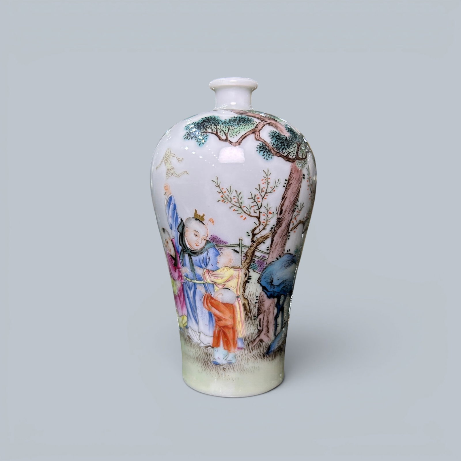 Chinese Art, A Famille Rose Vase Decorated with Figures, 18th-19th Century, Qing Dynasty (1 of 7)