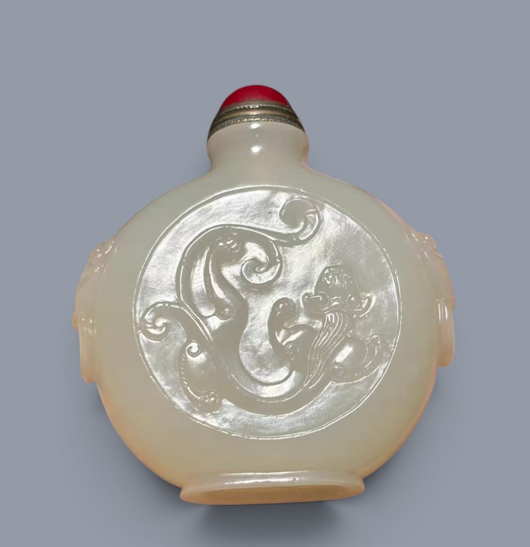 Chinese Art, A White Jade Snuff Bottle, 18th?C19th Century, Qing Dynasty (1 of 3)