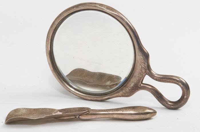 Sterling silver vanity set Sterling silver vanity set consisting of one American sterling silver (1 of 2)