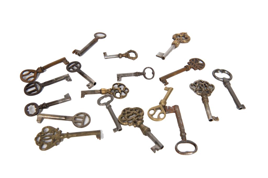 Misc Assorted Group of Decorative Antique Keys (1 of 4)