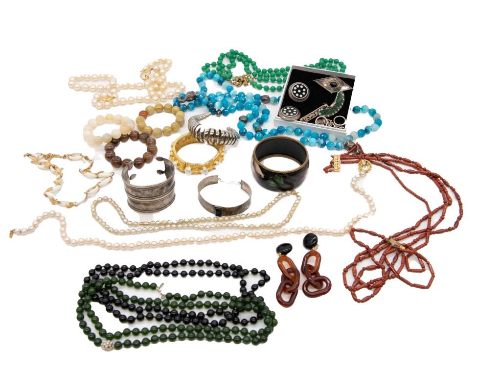 Misc Assorted Ladies' Costume Jewelry (1 of 3)