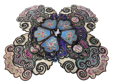 Antique Chinese Fine Silk Embroidered Robe Collars