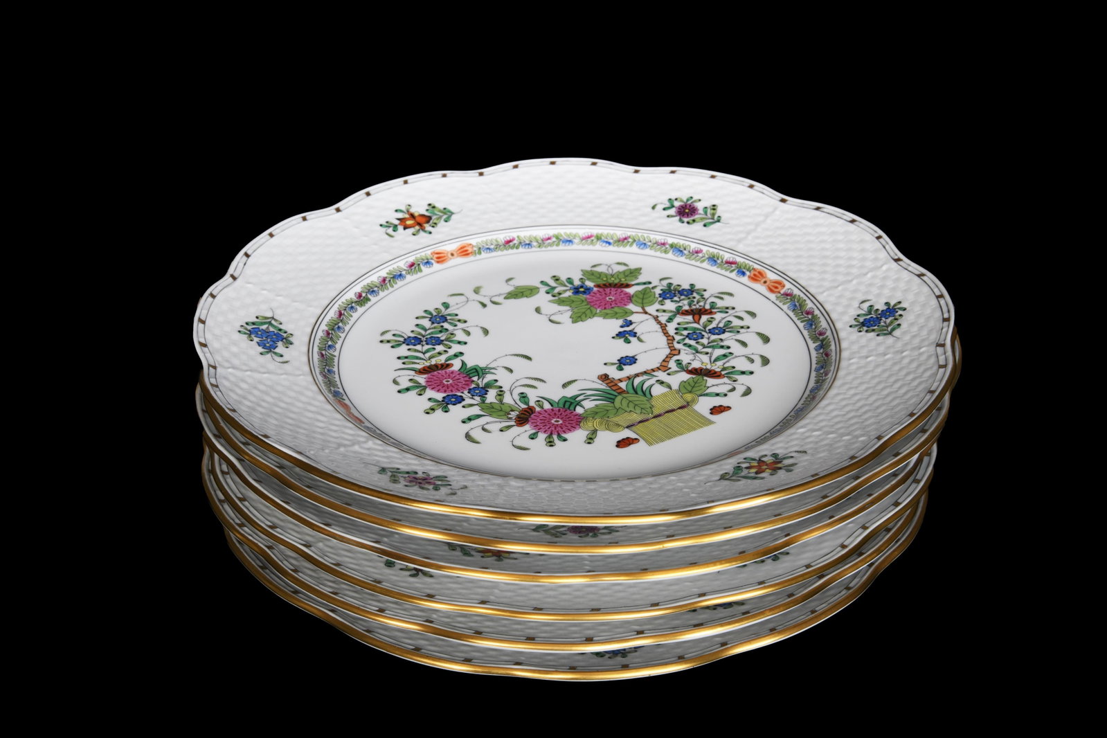 Herend Porcelain Dinner Plates, Indian Basket, Multicolor: Herend Porcelain Dinner Plates, Indian Basket, Multicolor 6 x Herend Indian Basket Dinner Plates Introduced in the 1850s, this pattern's original name was "East Indies Flowers". Much of the Oriental p