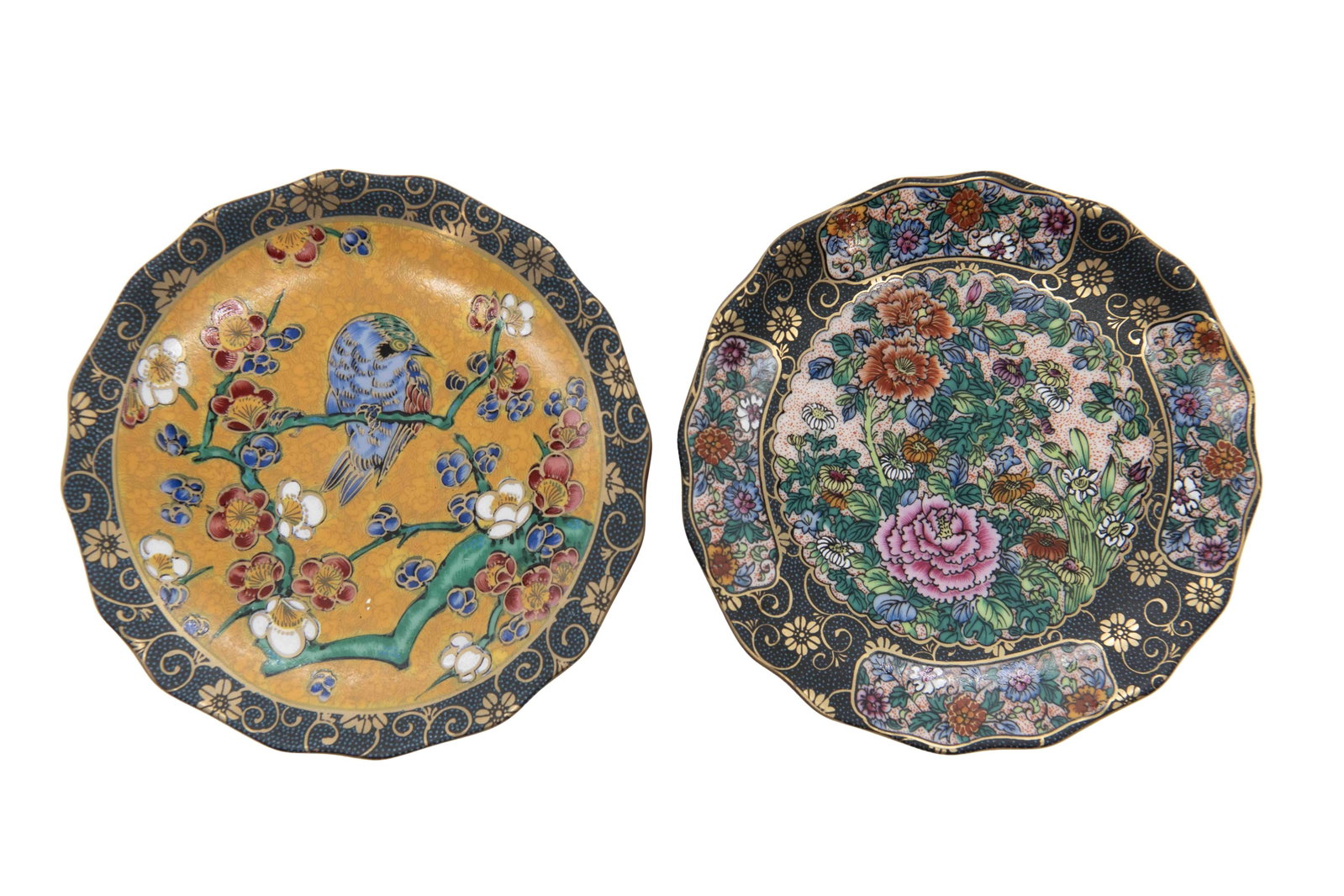 Group of 2 Japanese Kutani Ware Seiko Kiln Plates (1 of 7)