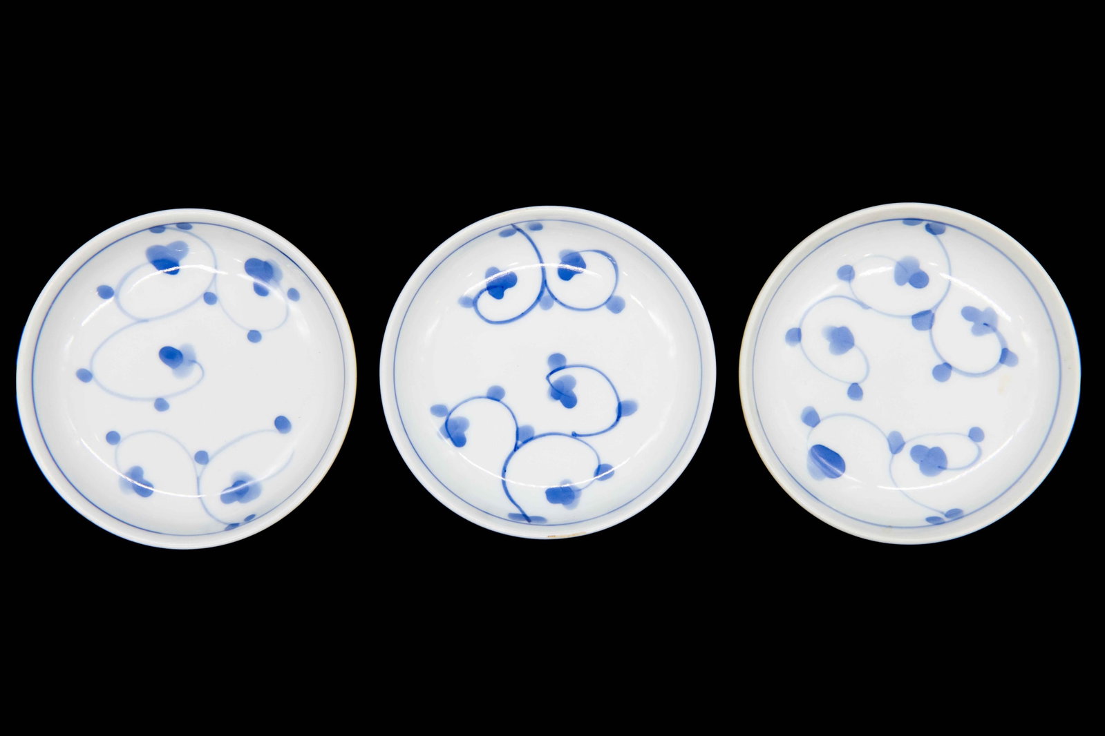 Group of 3 Export Porcelain Dishes: Group of 3 Export Porcelain Dishes Approximate size each: 3.75” x 3.75”