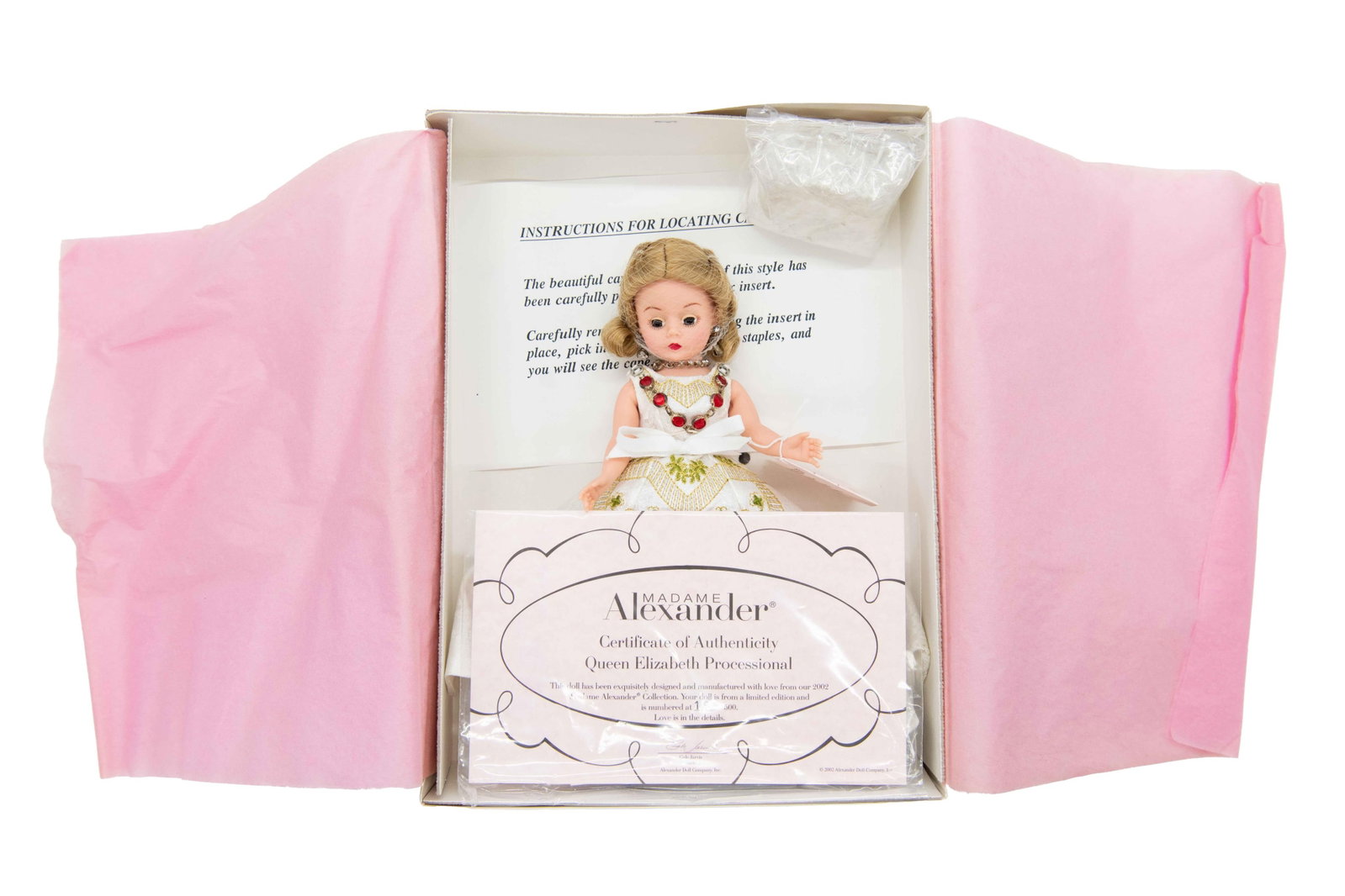 Madame Alexander ‘Queen Elizabeth Processional’ 33530 Doll, 2002: Madame Alexander ‘Queen Elizabeth Processional’ 33530 Doll, 2002 Includes Certificate of Authenticity. Numbered 198/500. Box has very minimal wear with slight dents commensurate with age. 