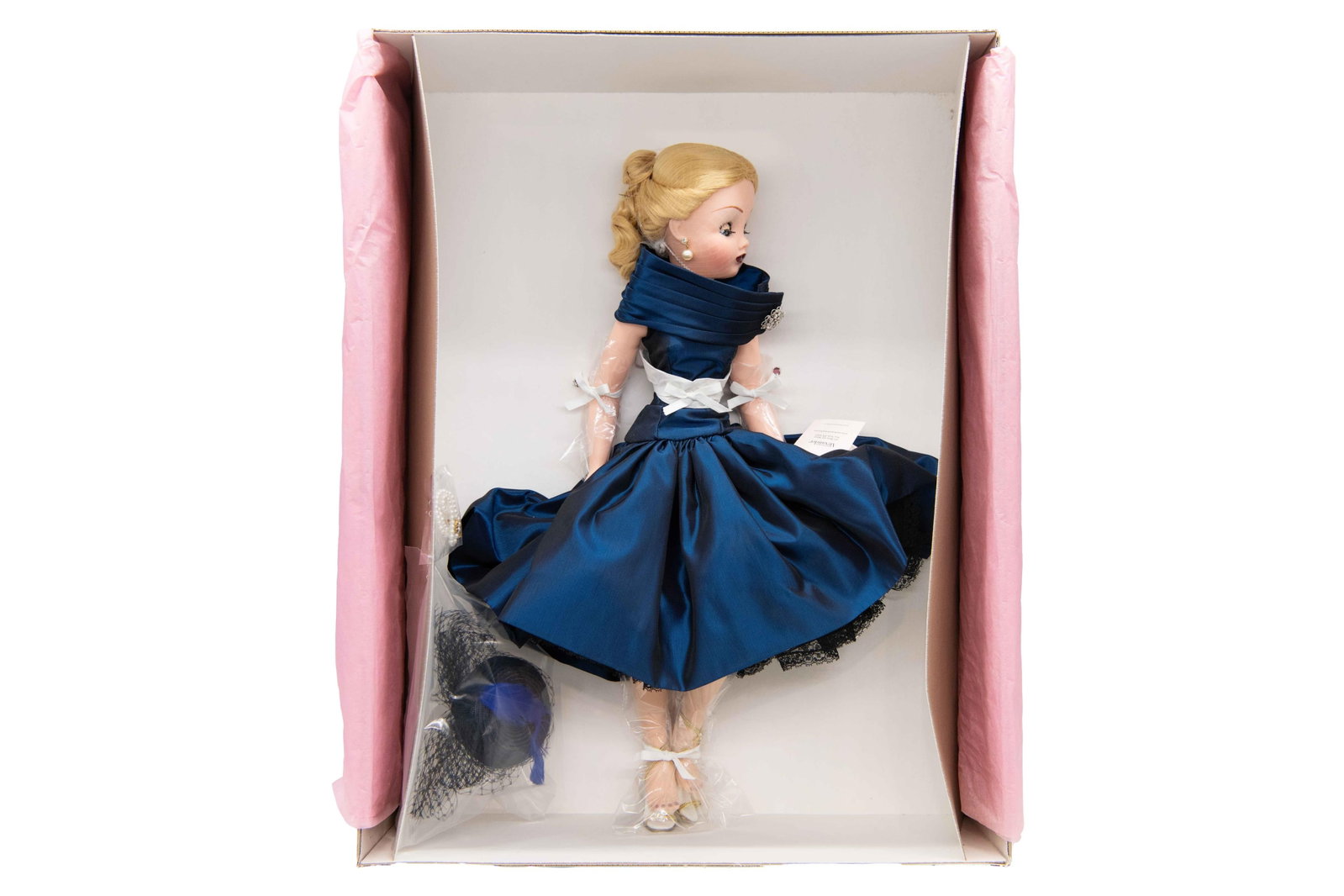 Madame Alexander ‘Evening in Paris Cissy’ 41330 Doll, 2005: Madame Alexander ‘Evening in Paris Cissy’ 41330 Doll, 2005 Includes Certificate of Authenticity. Box has very minimal wear with minor scuffing and denting commensurate with age. Approximat