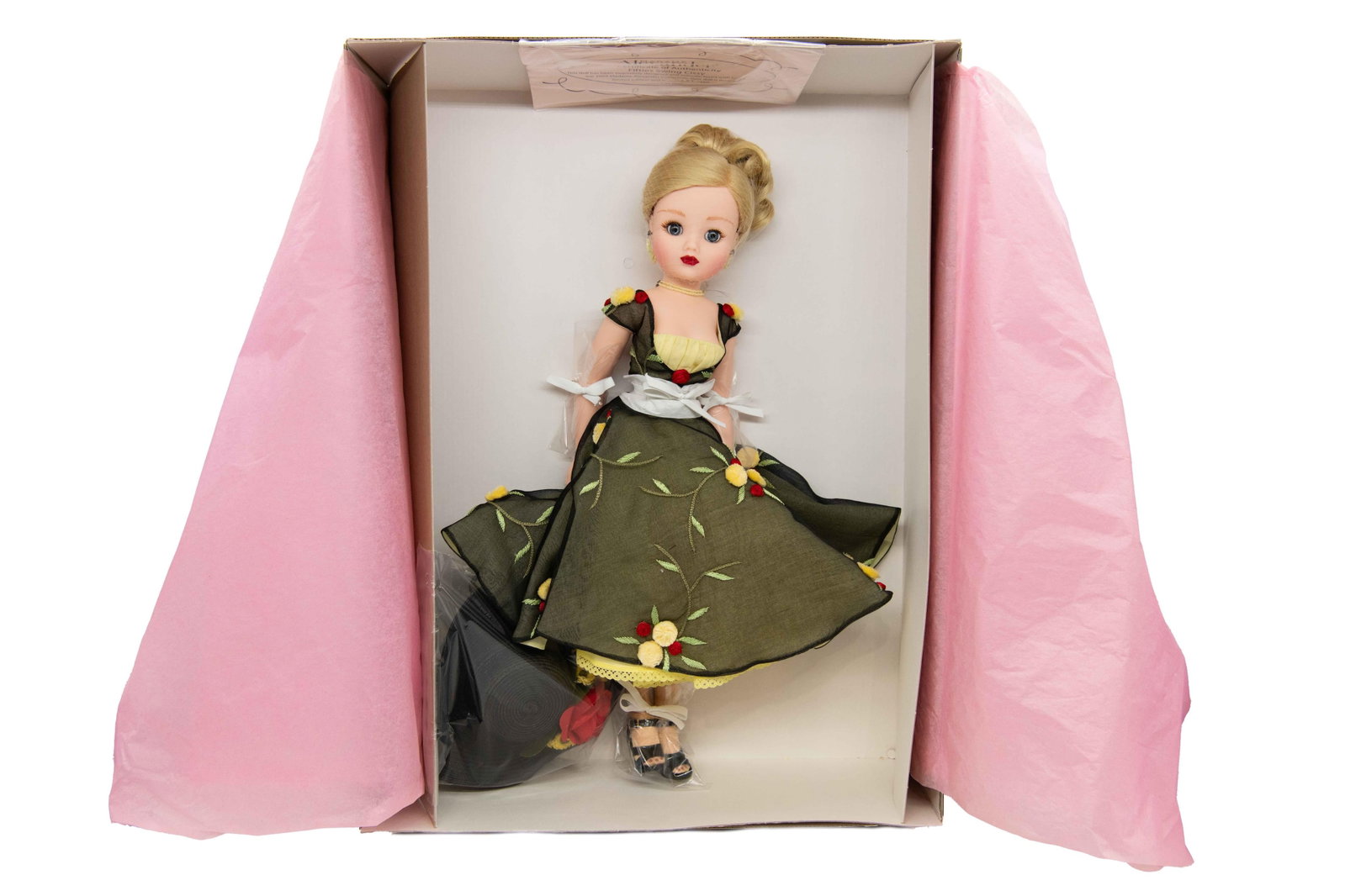 Madame Alexander ‘Fifties Swing Cissy’ 36090 Doll, 2003: Madame Alexander ‘Fifties Swing Cissy’ 36090 Doll, 2003 Includes Certificate of Authenticity. Numbered 191/350. Box has minimal wear with minor creases, scuffs and dents commensurate with 