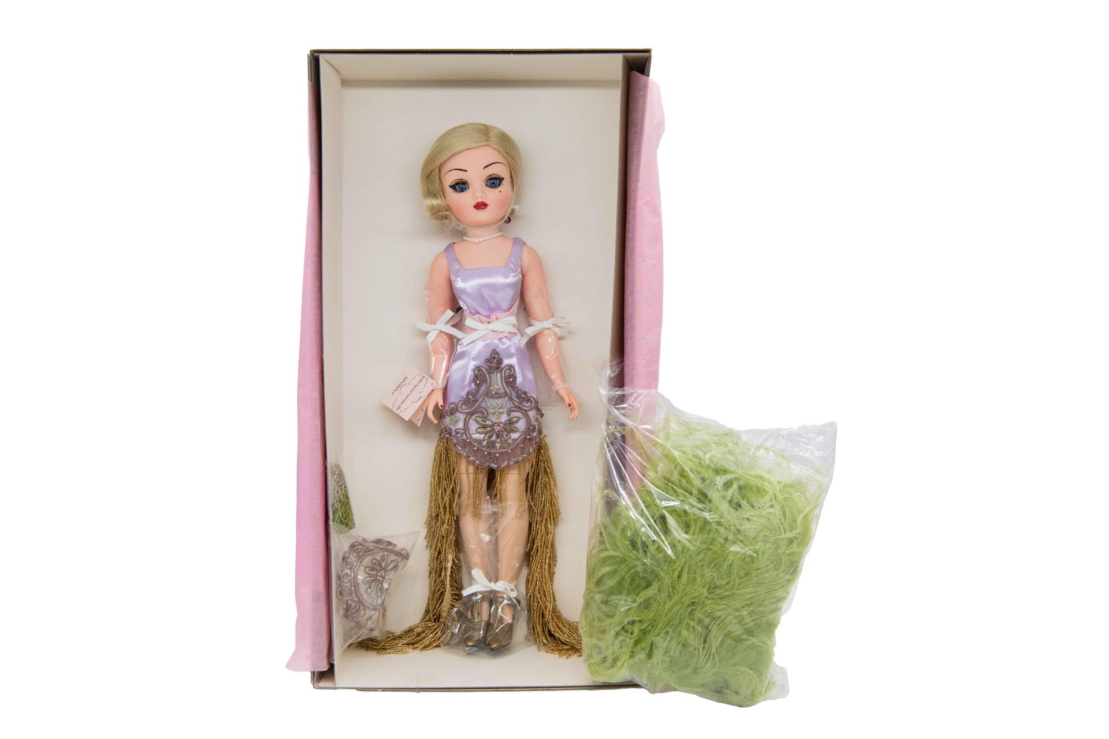 Madame Alexander ‘Cissy Vamp’ 41105 Doll, 2005: Madame Alexander ‘Cissy Vamp’ 41105 Doll, 2005 Box has minor dents, creases and scuffs commensurate with age. Approximate box size: 6” H x 12.25” W x 22.75” D