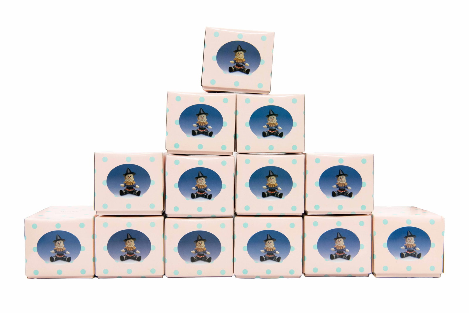 Group of 13 Madame Alexander ‘Scarecrow’ Porcelain Box 91570, 2001: Group of 13 Madame Alexander ‘Scarecrow’ Porcelain Box 91570, 2001 12 out of 13 boxes contain a COA. Boxes show signs of minimal wear with very minor dents commensurate with age. All are u