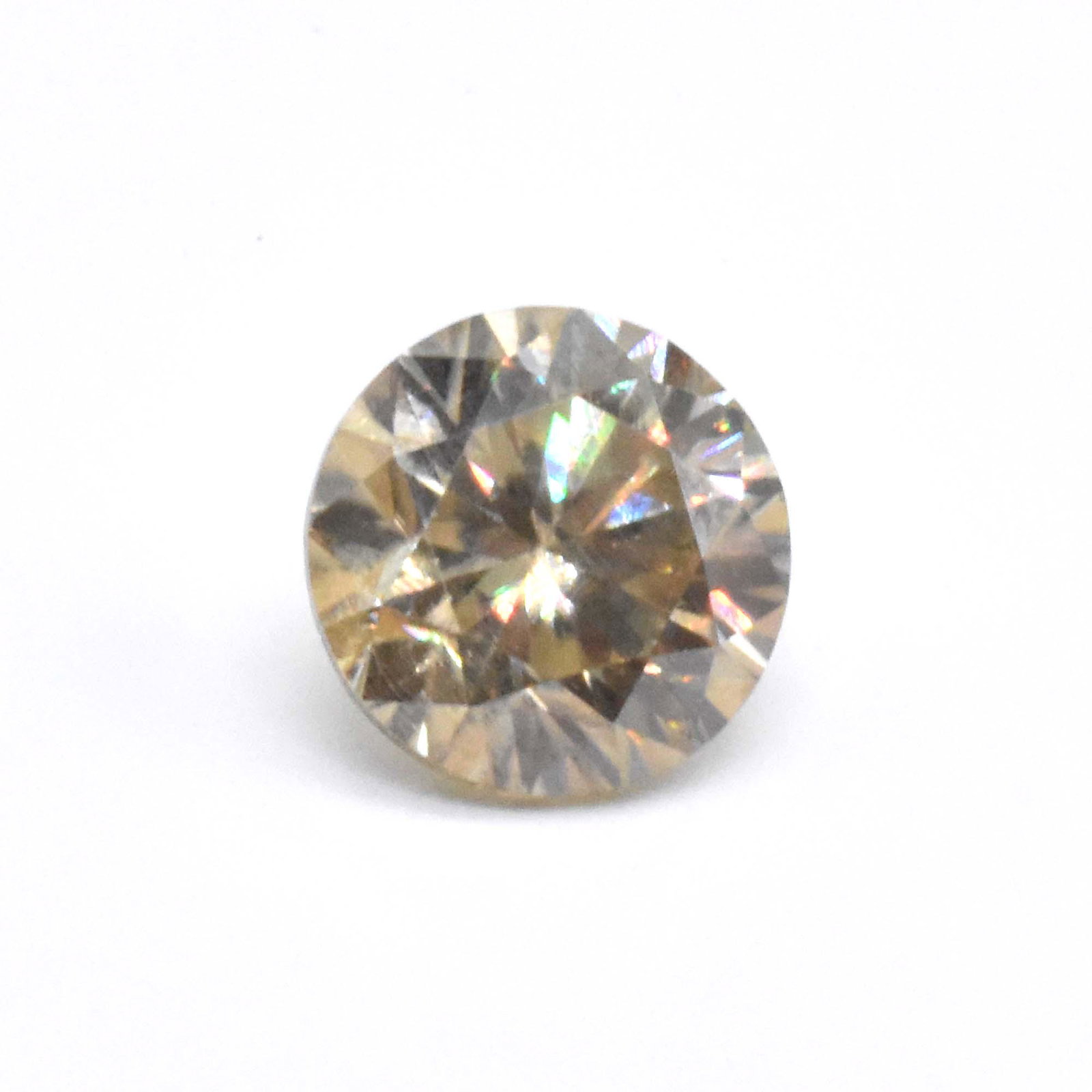 MOISSANITE ROUND 8X8 MM WHITE COLOUR: MOISSANITE ROUND 8X8 MM WHITE COLOUR MOISSANITE GEM STONE WEIGHT- 2.1 CARAT
