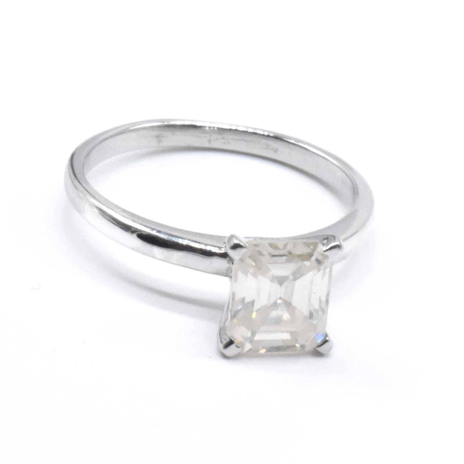 STERLING SILVER RHODIUM PLATED MOISSANITE RING: STERLING SILVER RHODIUM PLATED MOISSANITE (1.45 CTS) RING WEIGHT- 2.45 GRAMS