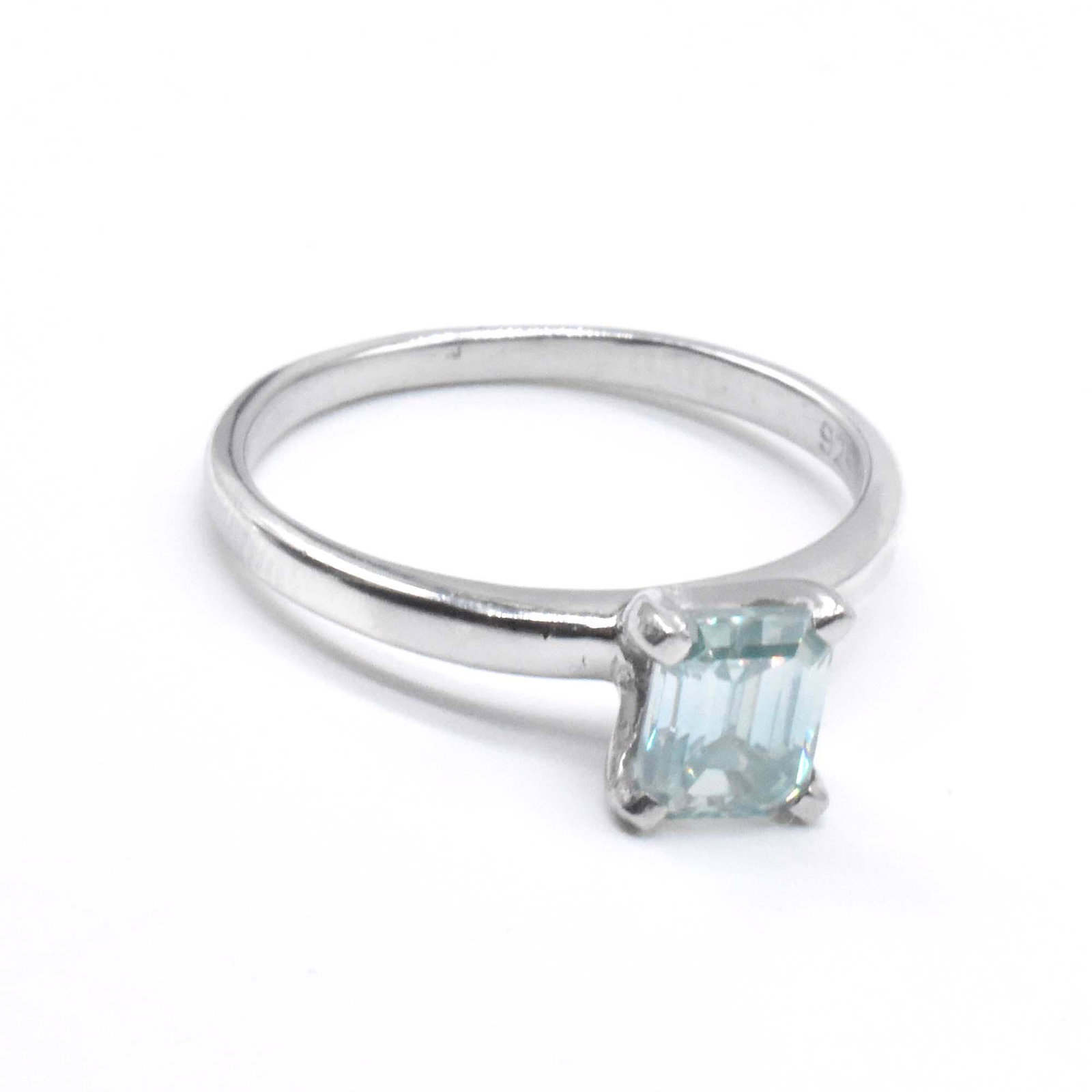 STERLING SILVER RHODIUM PLATED MOISSANITE RING: STERLING SILVER RHODIUM PLATED MOISSANITE (1.05 CTS) RING WEIGHT- 2.20 GRAMS