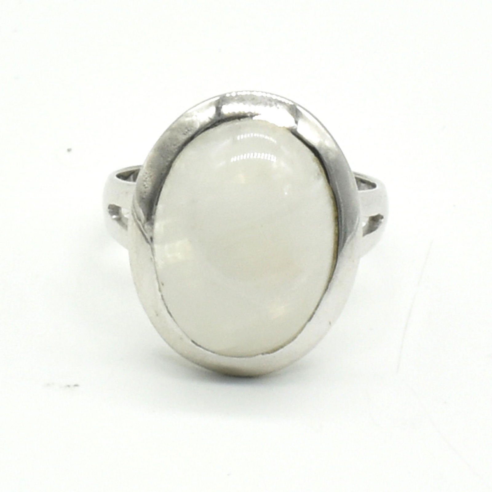 Moonstone(8.1Ct) Ring: Sterling Silver Moonstone(8.1ct) Hand Made Ring (~Size 7) (~weight 4.4g)