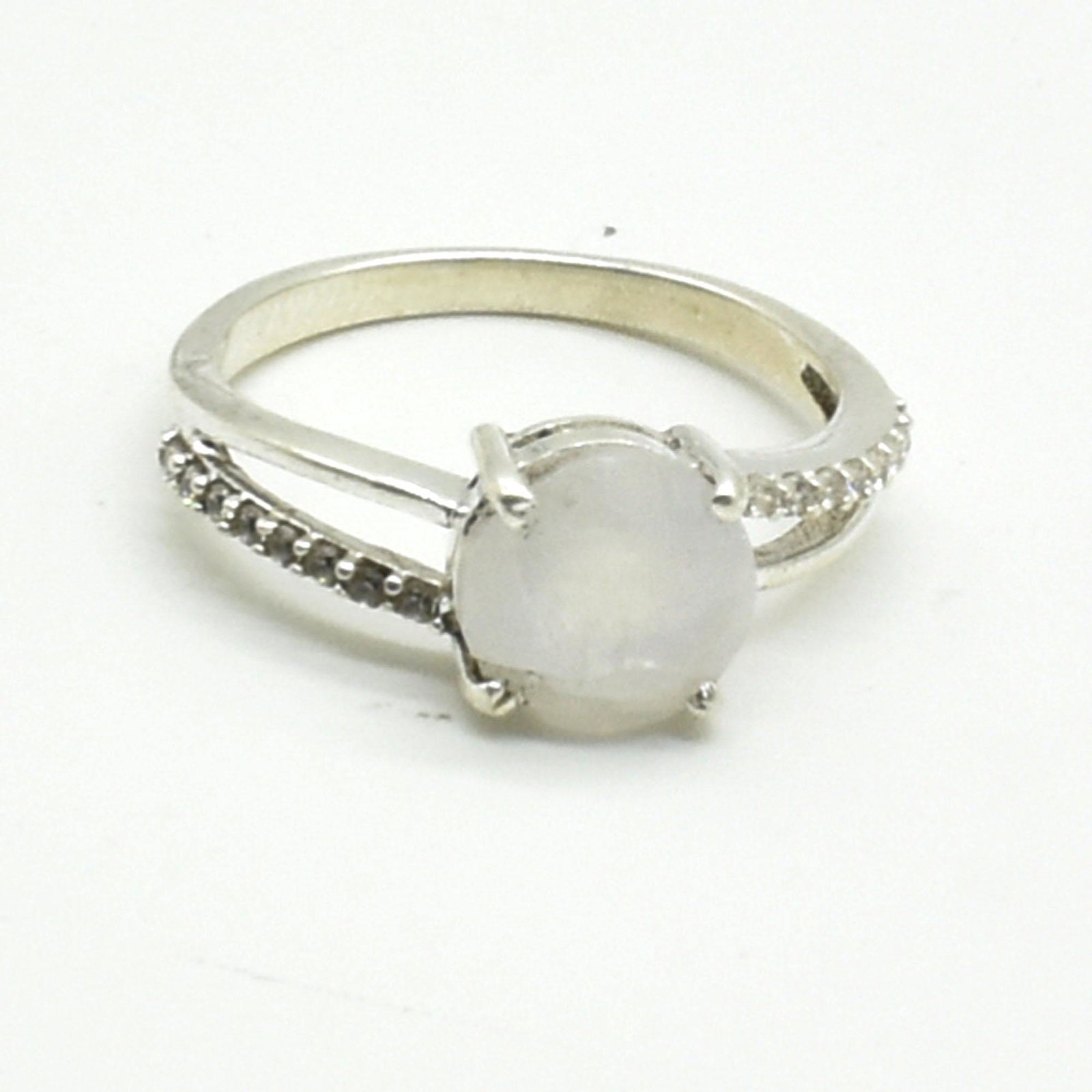 Moonstone Cz(1.8ct) Ring: Sterling Silver Moonstone Cz(1.8ct) Hand Made Ring (~Size 7) (~weight 2.45g)