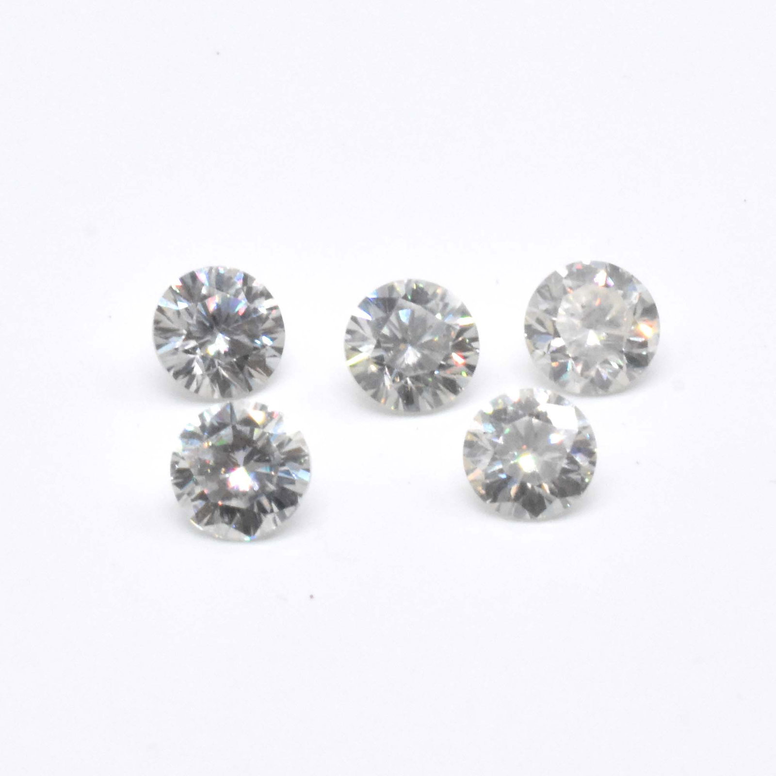 Moissanite Round 6X6 Mm White Colour 5 Pieces Lot Moissanite Gem Stone: Moissanite Round 6X6 Mm White Colour 5 Pieces Lot Moissanite Gem Stone Weight- 3.45 Carat