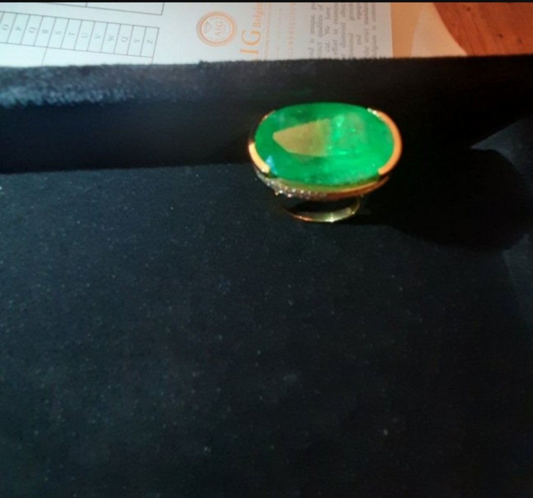 30.25 ct Emerald Colombia Ring (1 of 14)