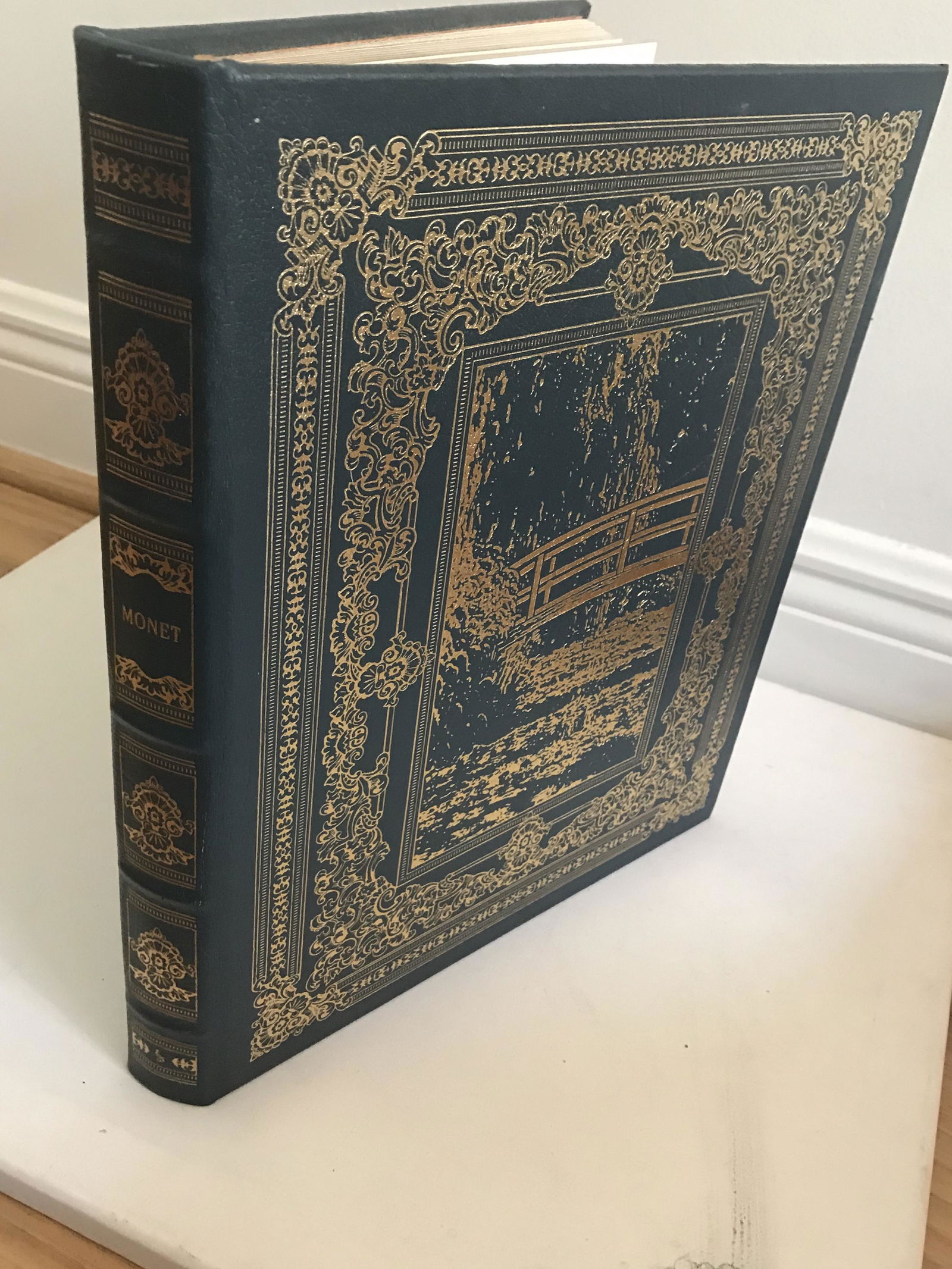 Art book- Monet Catalogue: Claude Monet Catalogue.