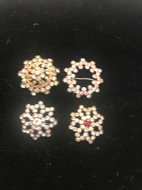 8 pcs Silver Zirkonia  Pin  Brooches (1 of 2)