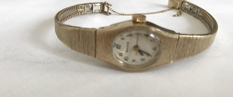 3 pcs Ladies Wristwatches Bulova GP: 3 pcs Bulova wind uo wristwatches with bracelets , all in good running condition