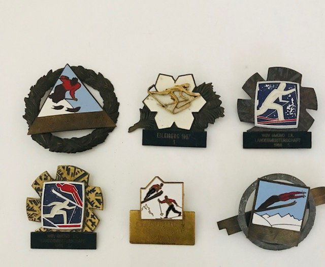 Vintage 90 th European Ski Badges Sports Memorabilia: Enamelled vintage sport memorabilia badges