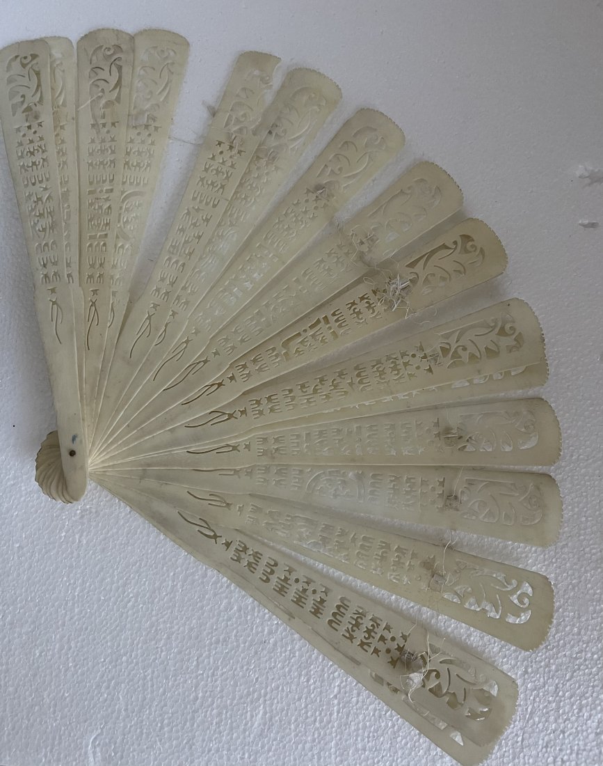 Antique Victorian Handcarved Ladies Hand Fan: Antique Victorian Handcarved bone matter hand fan.