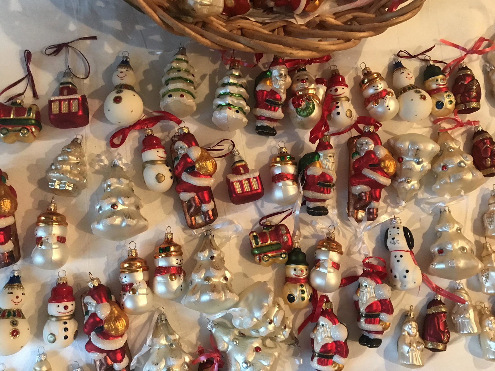 25 Pcs Vintage Glass Painted Christmas Ornaments: 25 pcs vintage glass painted Christmas ornaments, 3-4'' each