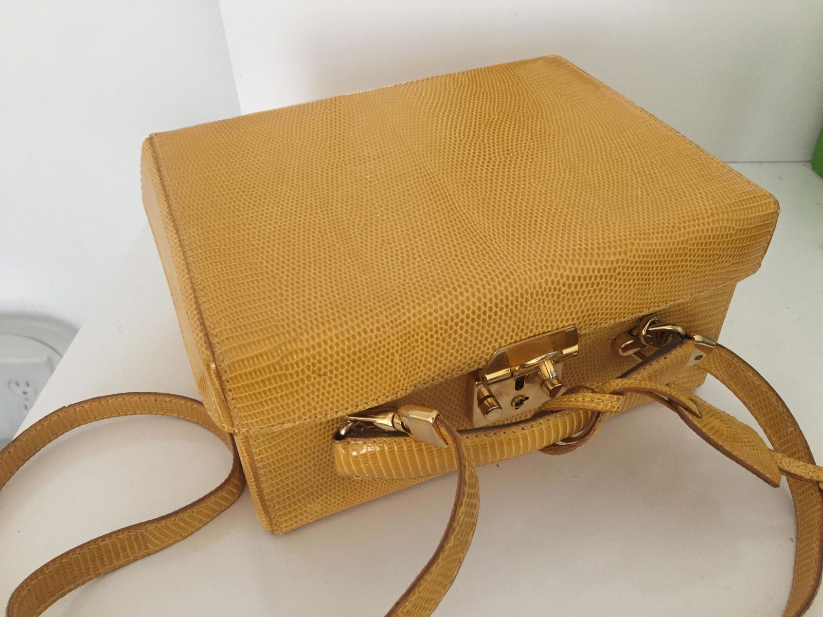 Mrk Cross Yellow Lizard Skin Leather Shoulder Purse: Vintage Mark Cross exotic leather lizard skin crossbody bag.