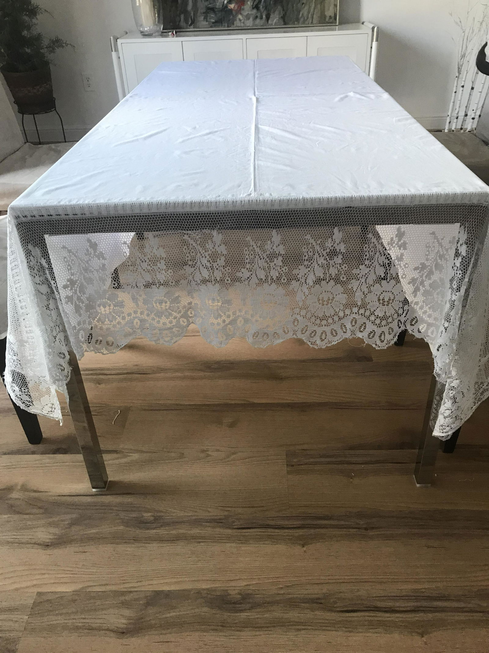 Vintage Linen Crochet Tablecloth: Antique linen with delicate side floral crochet tablecloth.