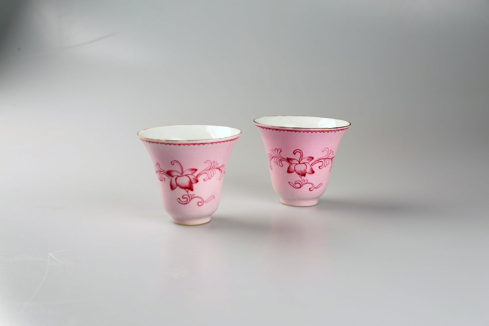 A pair of red grapefruit floral tea cups from the Qing (1 of 5)
