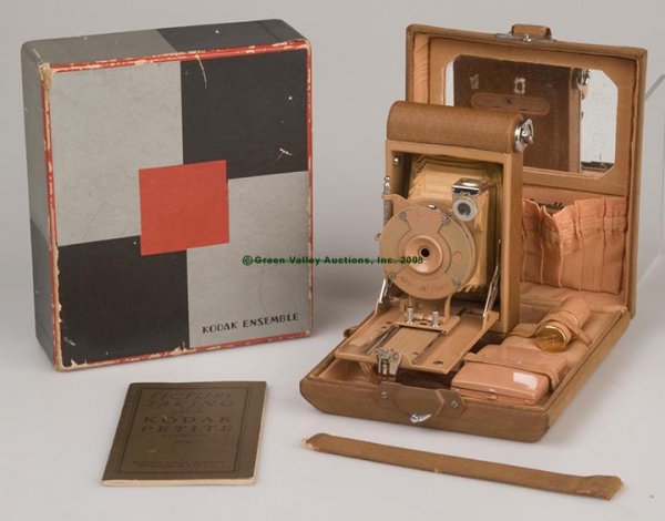 902: KODAK ENSEMBLE VANITY CAMERA SET, beige case fitte