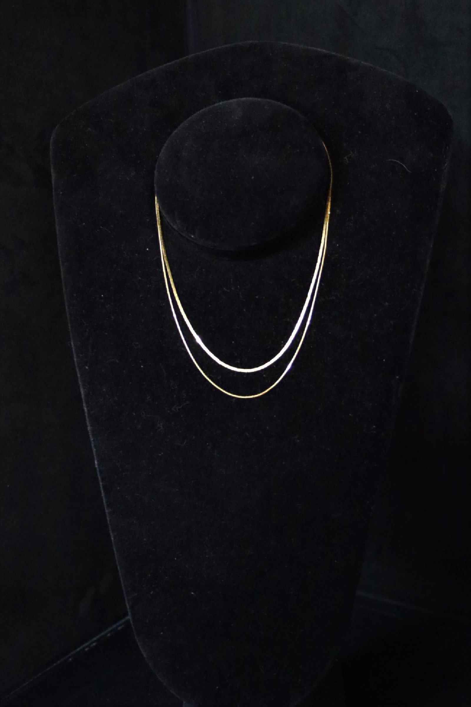 Collection of Two Gold Chain Necklaces (1 of 6)