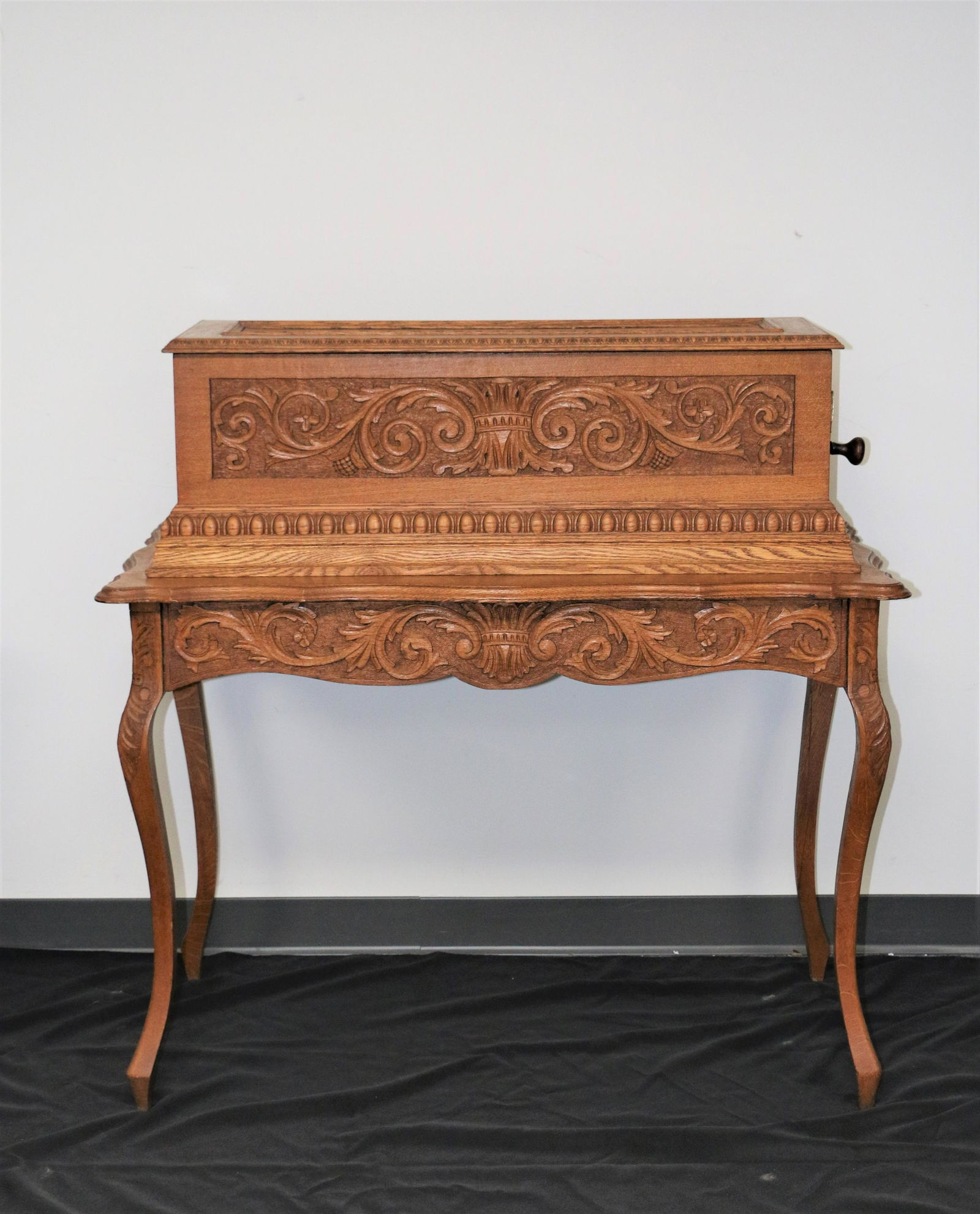 Jagots, Wooden Music Box with Stand (1 of 14)