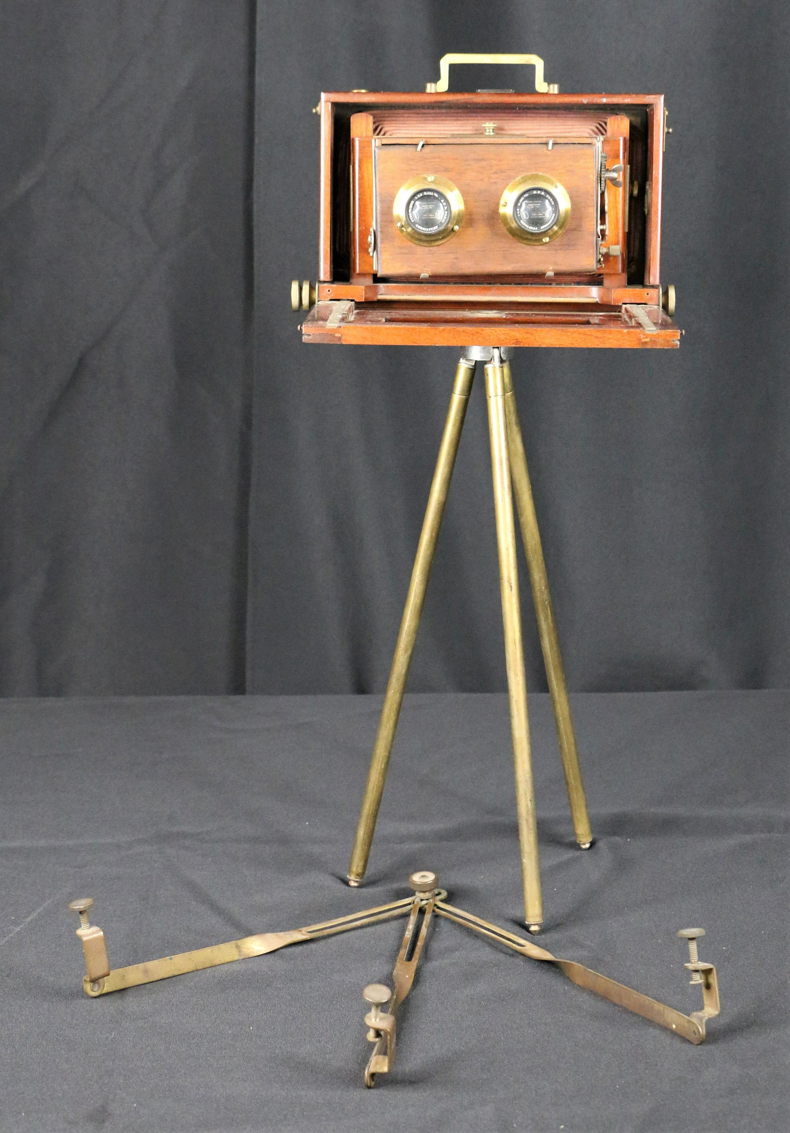 Sterescopic Camera with Holder & Stand (1 of 6)