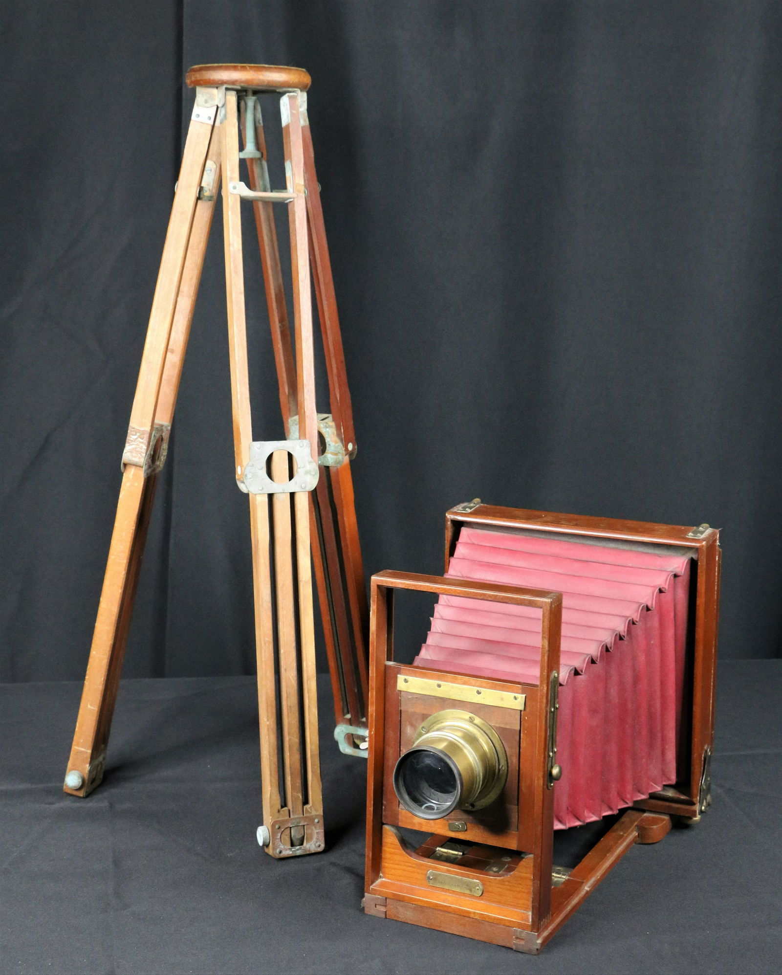 Hirsch, Kahn & Co., Folding Camera With Tripod (1 of 7)