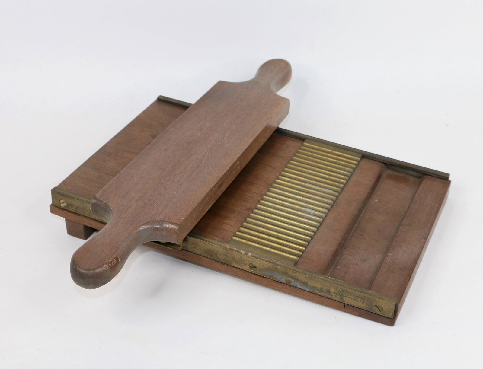 Chemist's Pill Roller (1 of 6)