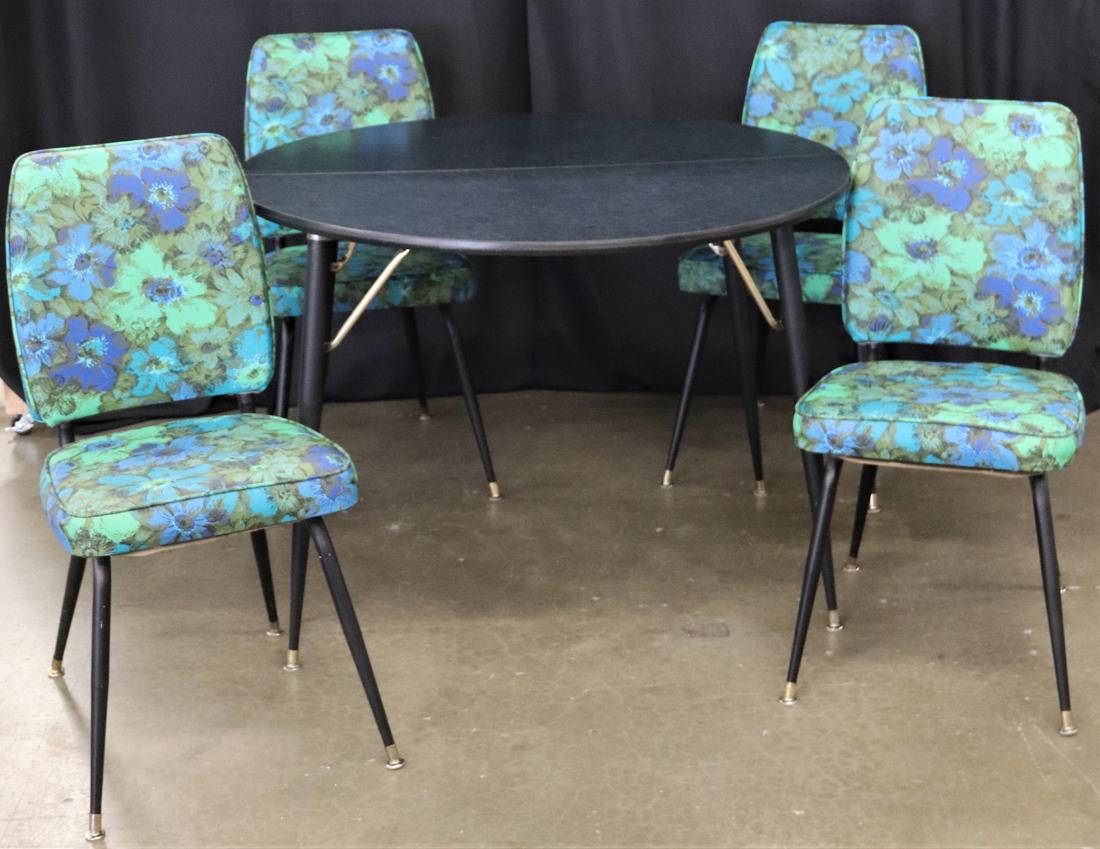 Berkshire House, Dinette (1 of 7)