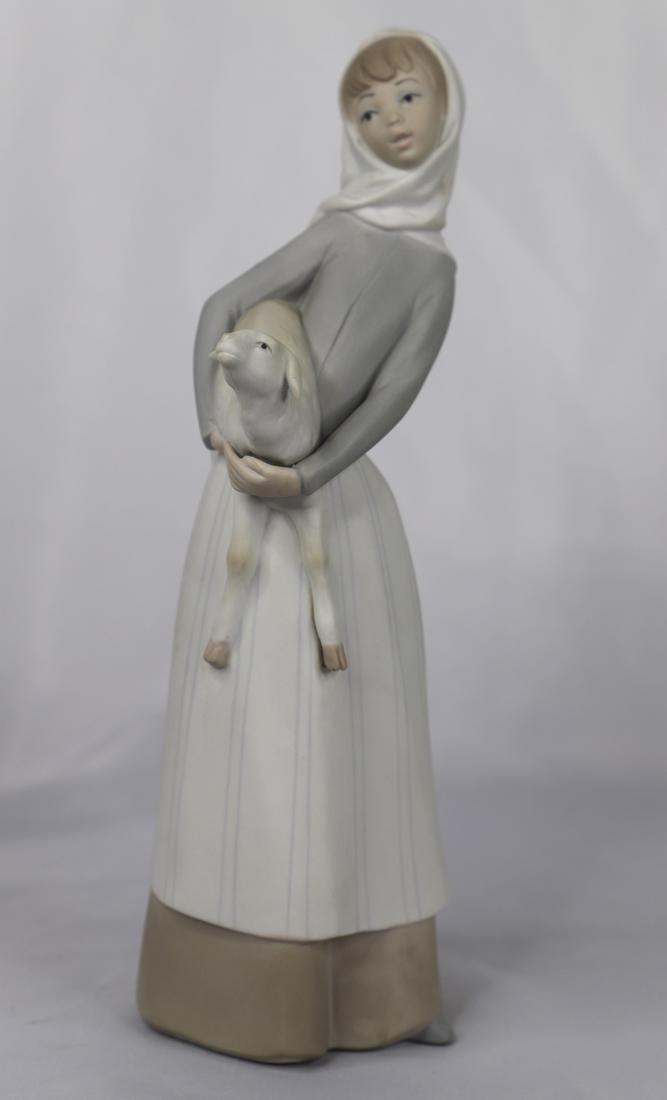 Lladro, Figurine (1 of 4)