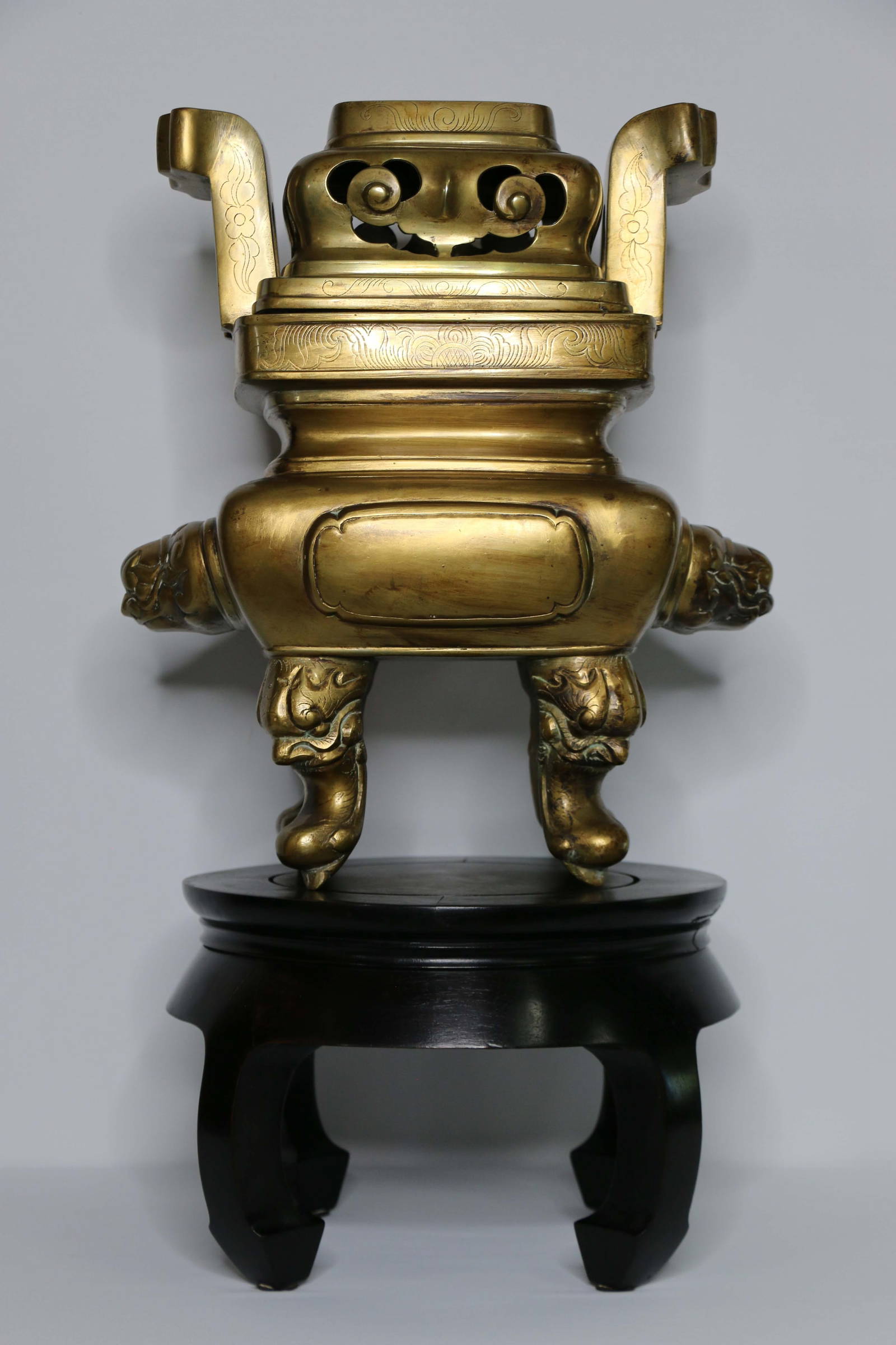 Japanese Decorative Objects for Sale at Auction Page 12