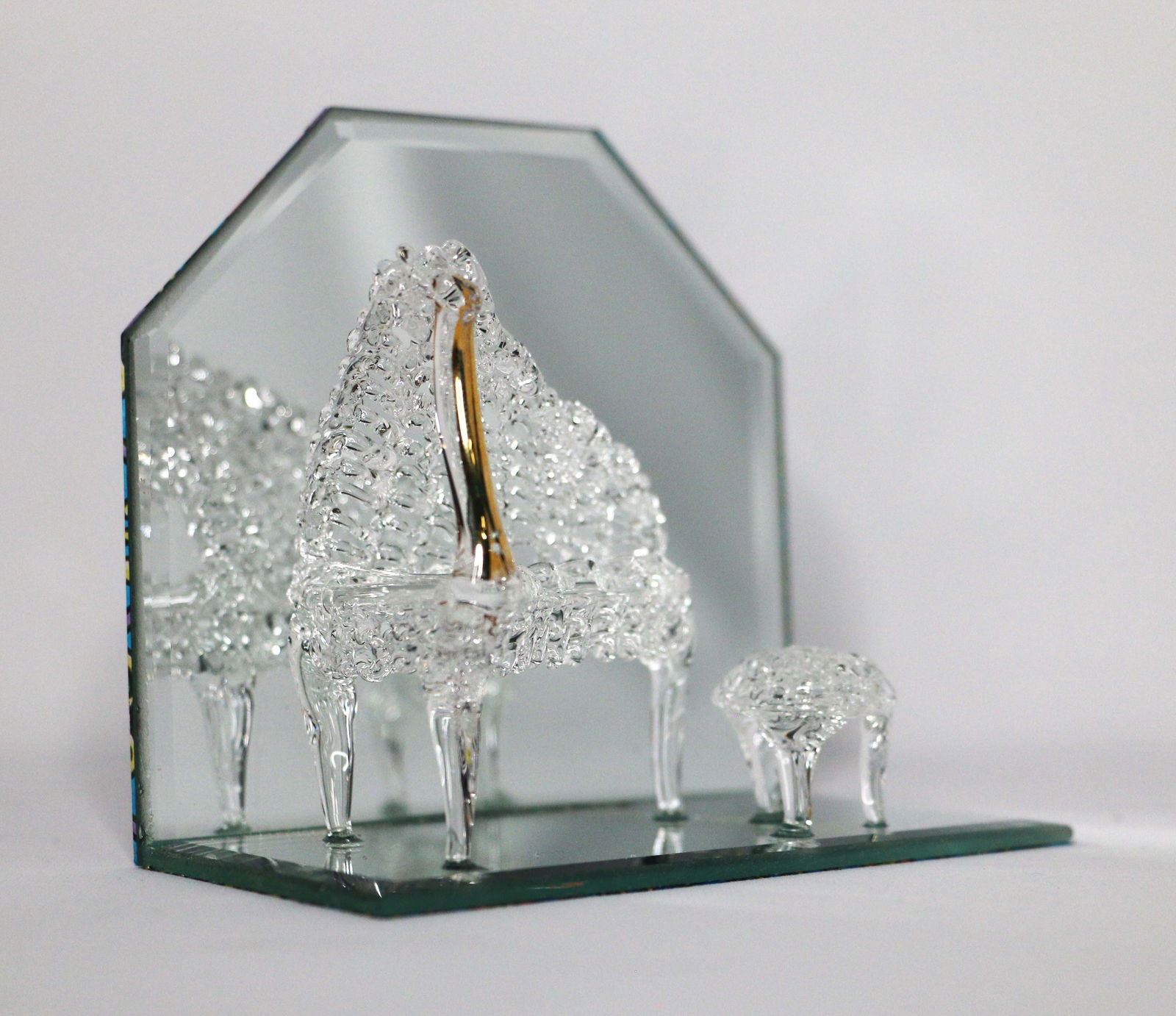 Pulled Glass Piano: Art glass piano and bench on mirrored stand; Measures approximately h 4 x W 4 1/2 x D 2 inches; No damage observed; See photos. Pick up in Denver